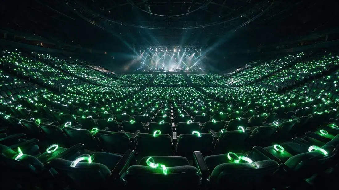 Pulsar, Crowd-Synced LED Wristbands